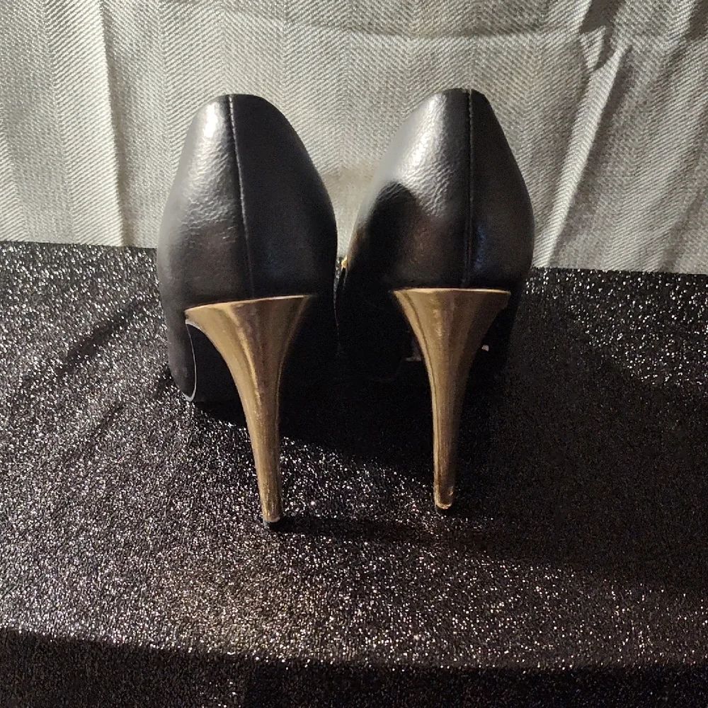 Lulu's Black and Gold Flawless Heels - Picture 4 of 6